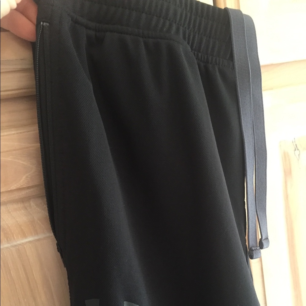 Men’s Under Armour “Heat Gear” pants